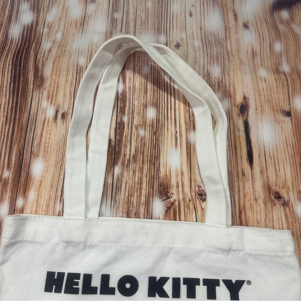 Hello Kitty Sacramento Kings Canvas
Tote bag - Picture 4 of 12